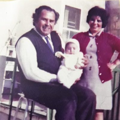 Pio u Maria Vassallo, ma' binthom Lorna (tarbija). Sebgħinjiet.  Pio and Maria Vassallo with their daughter Lorna (baby). 1970's